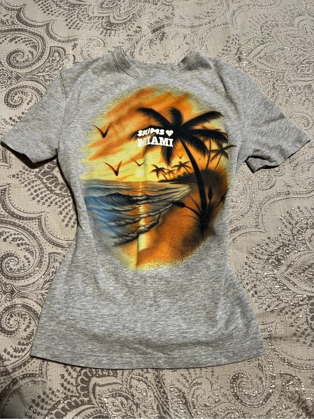 SKIMS Miami Exclusive Graphic Short Sleeve Tee in Gray Size XXS